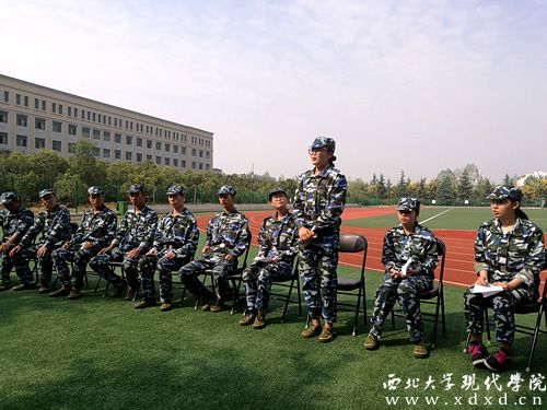 同學(xué)代表提問(wèn)二.jpg