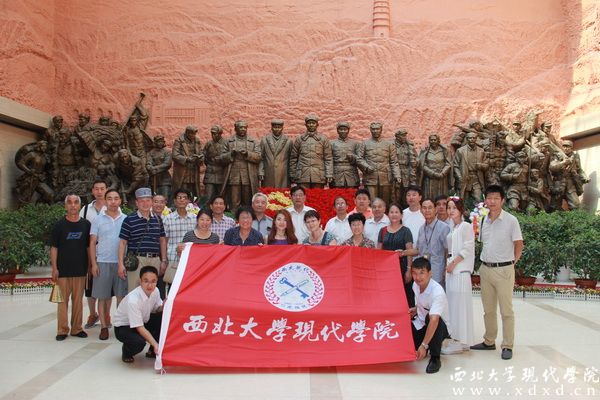 3 劉董事長一行參觀延安革命紀(jì)念館.jpg