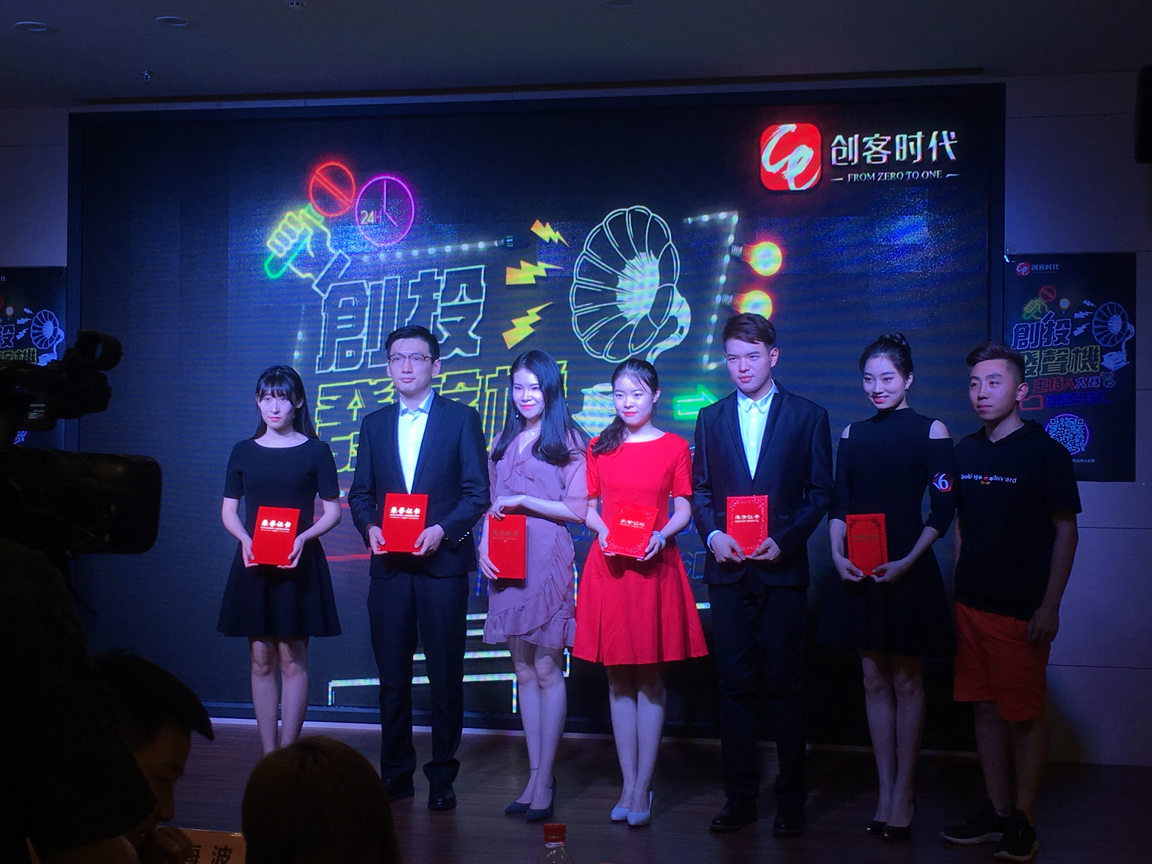 播音與主持藝術(shù)專業(yè)老師指導同學榮獲省《創(chuàng)業(yè)時代》主持人大賽優(yōu)秀獎.jpg